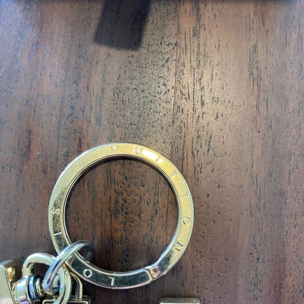 Louis Vuitton Gold LV Logo Key Ring or purse charm preloved.AUTHENTIC - Picture 6 of 9